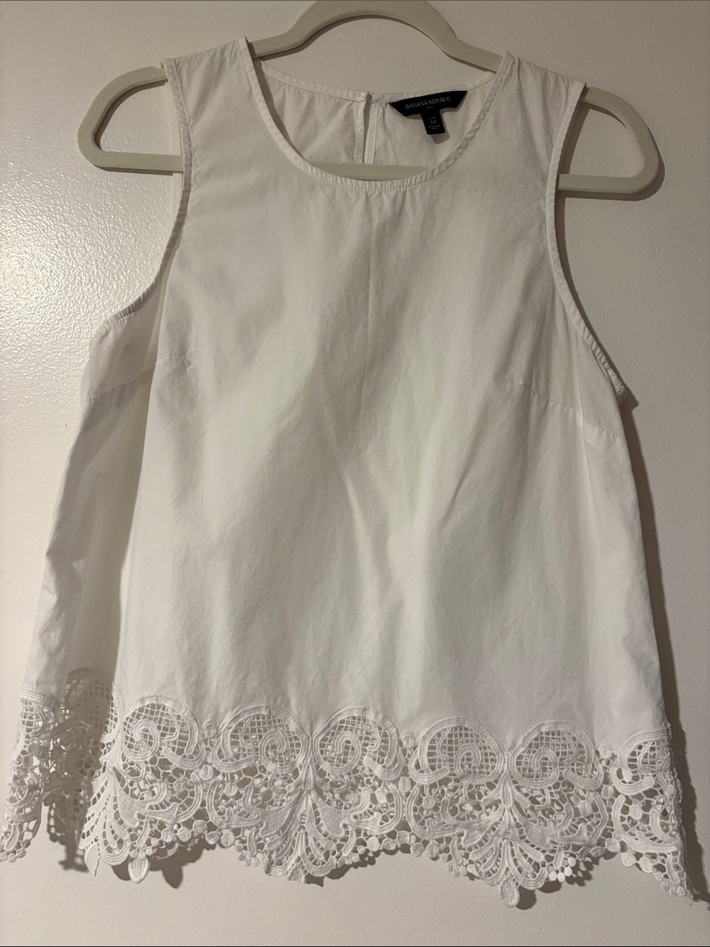 Banana Republic White Sleeveless Lace Hem Blouse